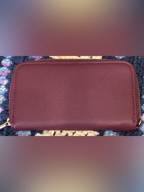 NWOT thirty-one slim wallet maroon pebble